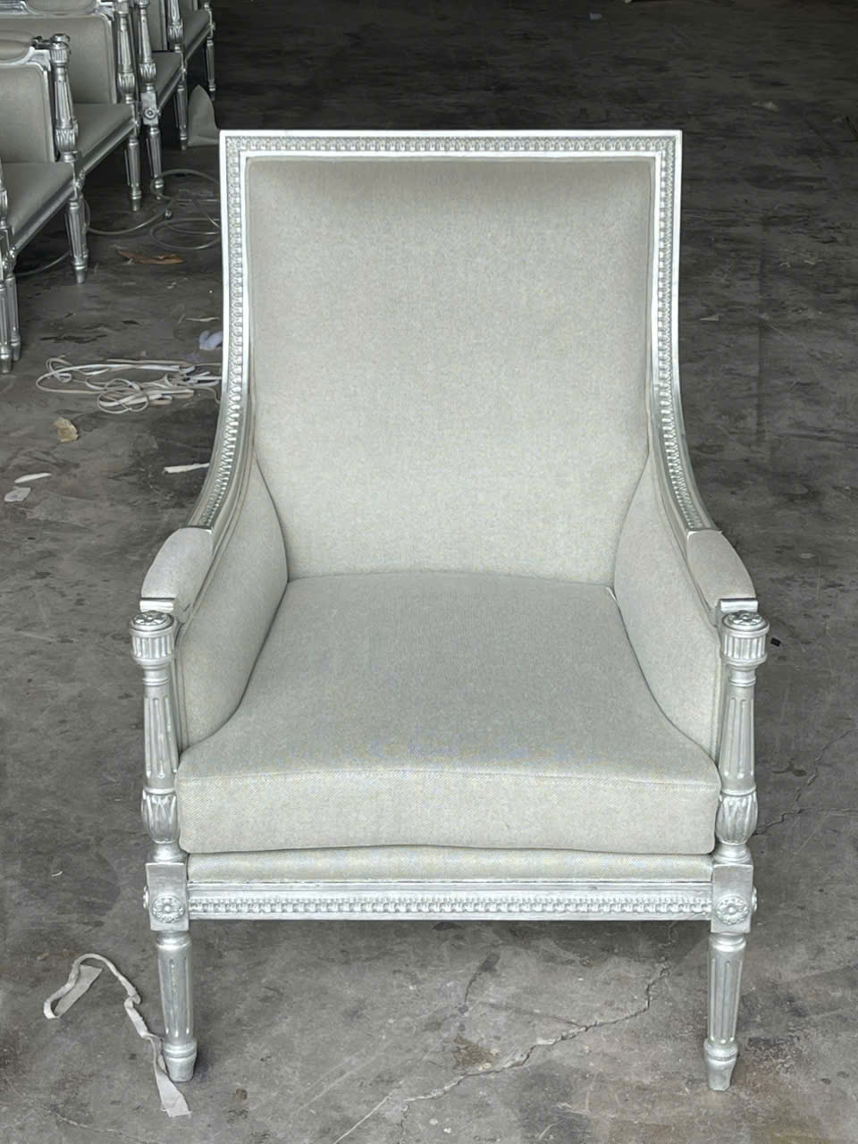 SOFA ĐƠN CỔ ĐIỂN LOUIS 16 DÁT BẠC